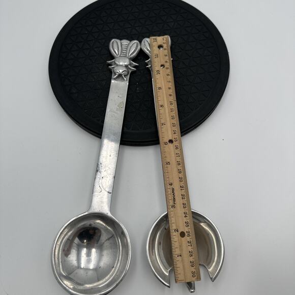 Cast Silvertone Metal Bee Salad Spoon and Fork Serving Set - Picture 2 of 6